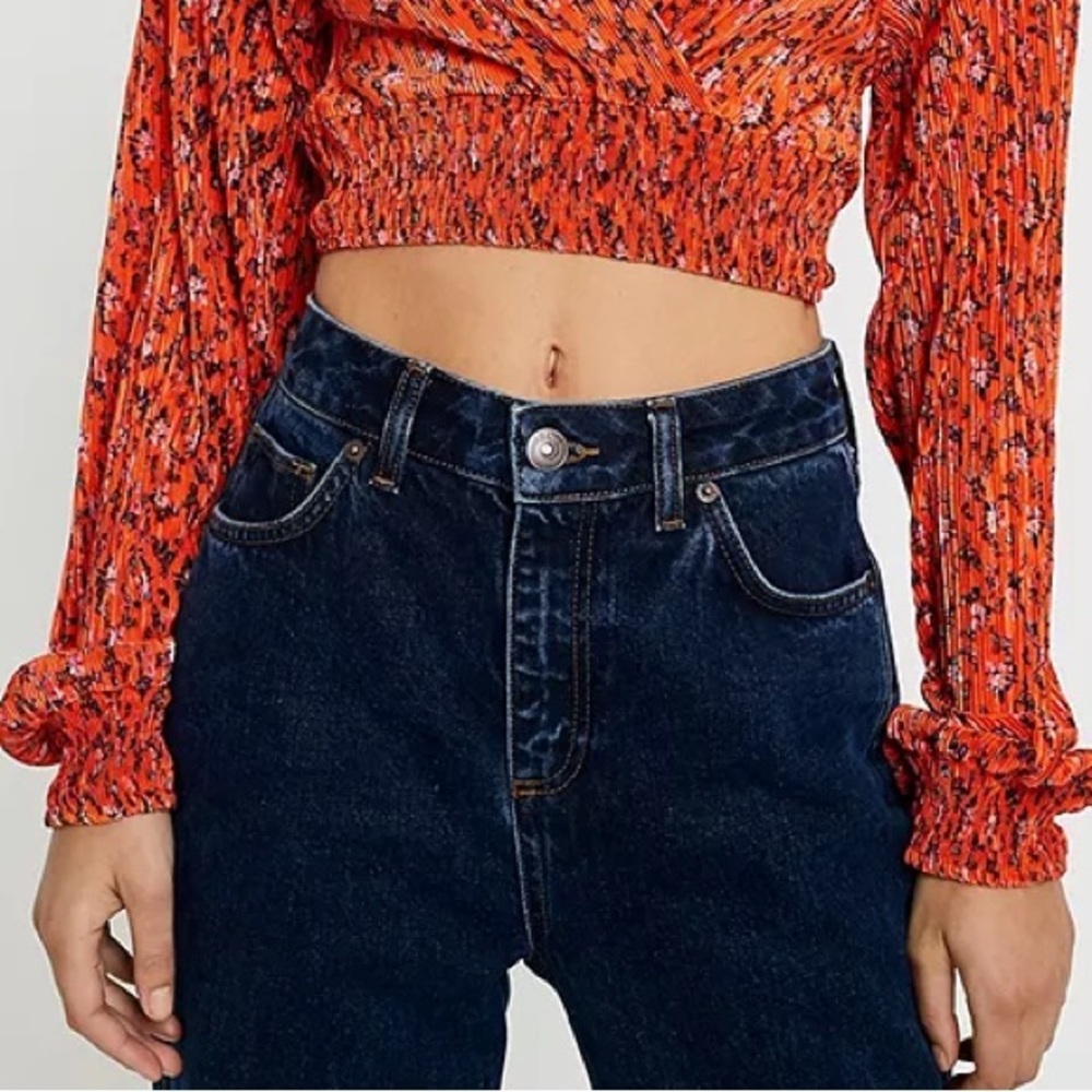 Urban Outfitters Floral Plisse Wrap Crop Top Small - Picture 2 of 11